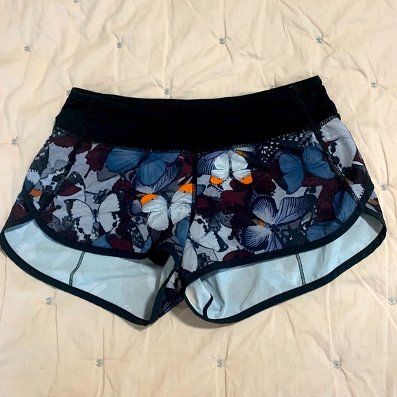 Lululemon speed shorts butterfly size 4 with 2.5” inseam - Picture 6 of 8